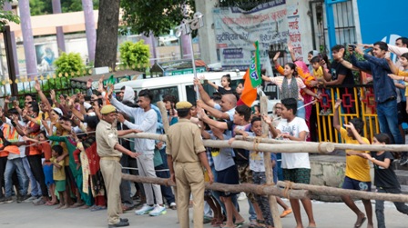 PM receives warm welcome by people on his arrival at Varanasi, in Uttar Pradesh on September 23, 2023.